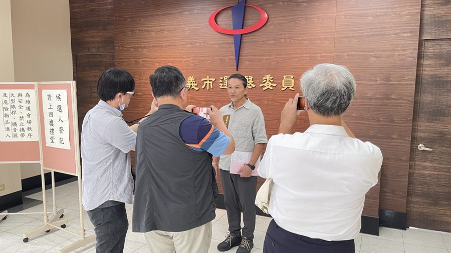 參選登記完成後接受記者聯訪